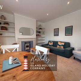 Bembridge Landing - 2 Bedroom Apartment with Parking in Bembridge Village, near Harbour and Beach