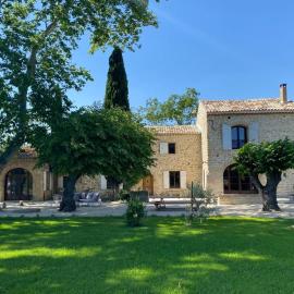 The Farmhouse in the shade of the plane trees, Hotel in Cavaillon