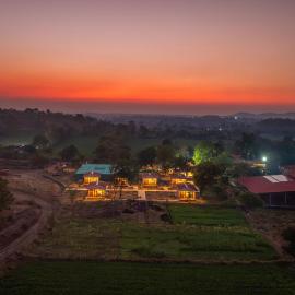 Growpure Luxury Farm Nature Resort The Kushalgarh Estate, hotel in Jāmb