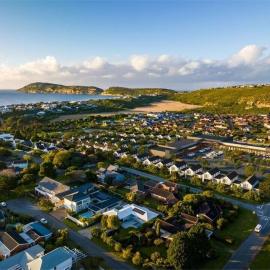 Private, Peaceful and Convenient 3-Bed, 3-Bath Villa in Plettenberg Bay, hotel in Plettenberg Bay