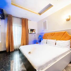 Bluecrest Hotels Bonny، فندق في Bonny