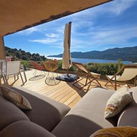 Bel Appartement climatisé vue imprenable sur la mer terrasse wifi