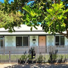 Berechiah Cottage - Stroll to Cafés & Coast