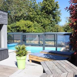 plénitude bretonne piscine jacuzzi massage، فندق في Rédené