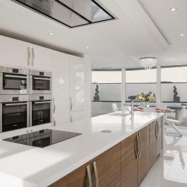 Spacious House - Pool Games Room Private Parking, Hotel in Dean
