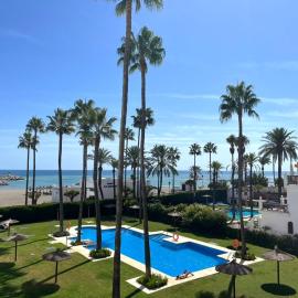 Lovely Beachfront Apartment in La Duquesa - RDR527