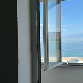 M249 - Marcelli, comoda mansarda fronte mare, hotel en Marcelli