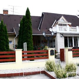 Parti Panzió, khách sạn ở Tata