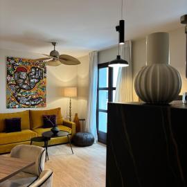 Zazz Estepona, hotel in Estepona