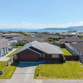 Wharewaka Retreat idyllic location near Taupo Lakeside
