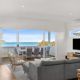 Pipe Dreams - Stunning Ocean Views by Victor Harbor, hotel in Hayborough