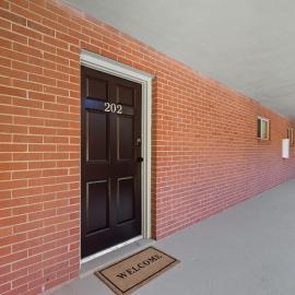 Stadium Village Flat - Walk to DT & Stadium! apts, hotel in Athens