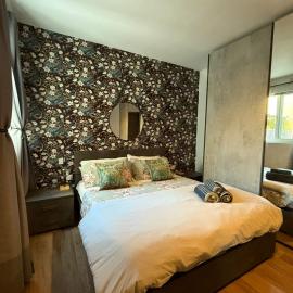 Airport Accommodation Bedroom with your own private Bathroom Self Check In and Self Check Out Air-condition Included
