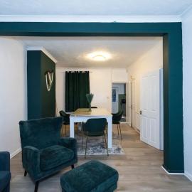 Long Stay 4 beds Emerald home 15 mins to central