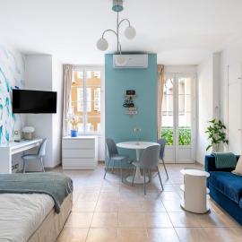 AZUR Apartment - Quiet City Center Location by the Sea