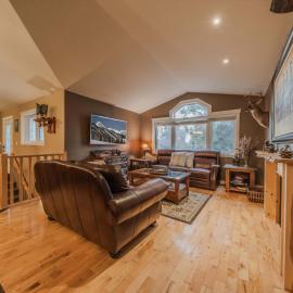 Magnificent 7 Home for 19, hotel a Columbia Falls