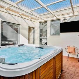 Central Geelong Escape Spa, Fire Pit, Sleeps 10, hotel a Geelong