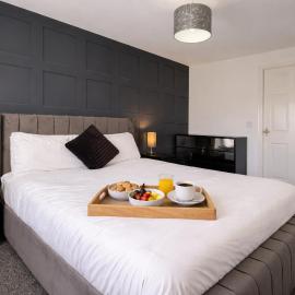 Durham Gate View - Lovely 2 bedroom apartment with parking, hotel in Spennymoor