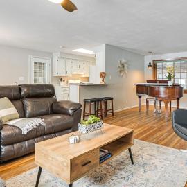Rice Lake Escape w/ Private Dock: 1 Mi to Main St, hotel a Rice Lake