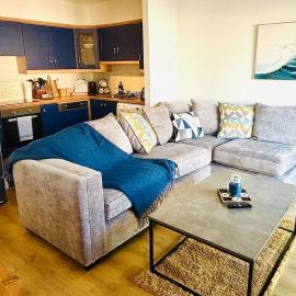 Lakeside Townhouse - Homely & Modern Holiday Home, hotell sihtkohas Killaloe