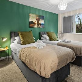 Forest View- Oasis Mural -Didsbury Zen Sleeps 10