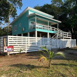 Island Time house, hotel in Utila