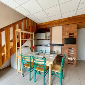 Gîte paisible près du Puy-en-Velay, 2 chambres, proche Lac du Bouchet - FR-1-582-341, hotel em Cayres