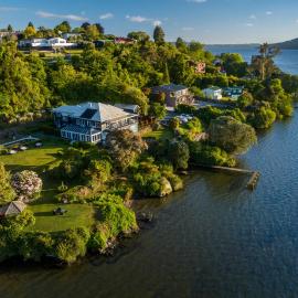 Black Swan Lakeside Boutique Hotel