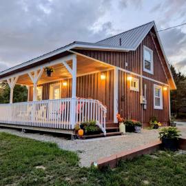 Wild Blueberry Hill Farm Stay, hotel em Digby
