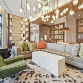 Penthouse Retreat with Rooftop Pool Explore Silver Spring & Washington DC, hotell i Silver Spring