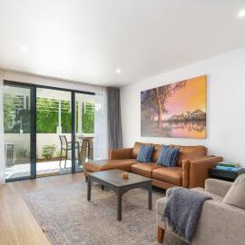 Kingston Modern Home - Large and Stylish Spaces - Hosted by Canstay, hotel in Kingston 
