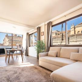 Ático con terraza y vistas únicas a la Catedral pleno centro de Granada