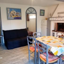 Appartement typique avec balcon et patio