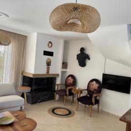 Detached house with pool in Alaçatı