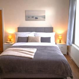 Evo C - 2 Bed Apartment 2 Min Walk to Station - longer stays available: Gravesend şehrinde bir otel