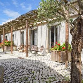 Charming design house in Montijo with garden - 45, hótel í Montijo