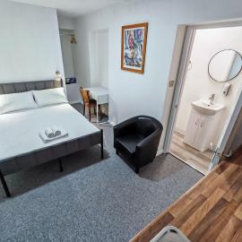 Rose Studio - Self Contained Studio Flat