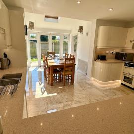 Detached, 4 Double Rooms, 2 En-Suites, 5 Car Parking