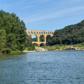 Jabadao - Chambre familiale à Sernhac proche Pont du Gard, hotel a Sernhac