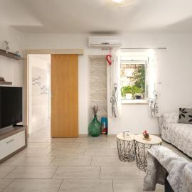 Casa Nadia by Briskva