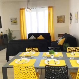 Appartement Le Solea 100m2 climatisé parking proche Sanctuaires, hotel in Lourdes