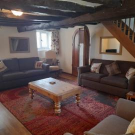 Parlour Family-Friendly Devon Cottage, Sleeps 8 with Indoor Pool, Tennis Court and Direct Access to the Tarka Trail for cycling