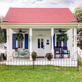 Historic Cottage in Round Rock TX CozyYard, WiFi