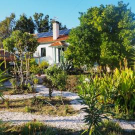 Quinta Sarnadela - private rooms with shared kitchen, hotelli kohteessa Oliveira do Hospital