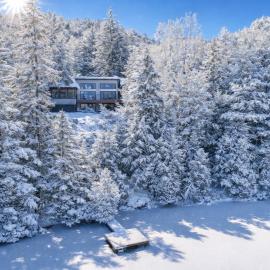 4-BR Chalet on the Lake with hot tub near Tremblant
