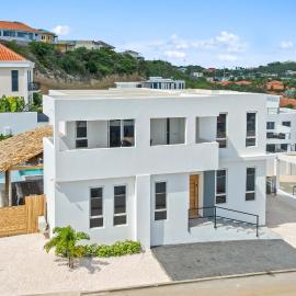 Cura Kaat - Ruime 4 slaapkamer villa met zwembad op gated resort