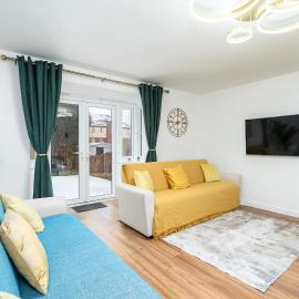 3 Bed house with 6 Beds Driveway and Garden