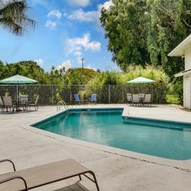 < 1 Mi to Dtwn Hilo: Comfy Condo w/ Pool Access, hotel in Hilo