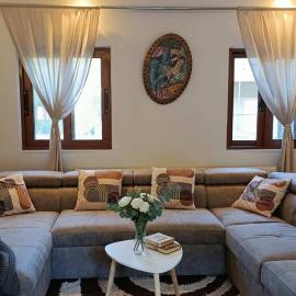 Charming Karpathos Volada House with Balcony, hotel em Voládha