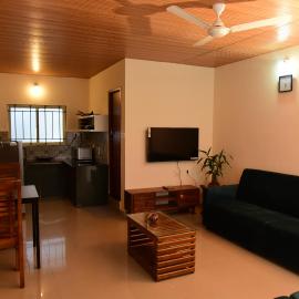 Nirantara Luxury Service Apartment, viešbutis mieste Gonikoppal